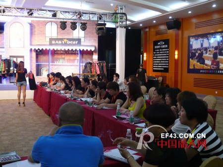 宝贝熊女装2013秋冬“摩登时代”主题产品介绍