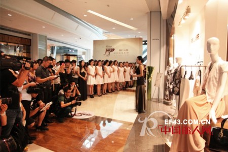 七月,粉蓝衣橱见证艺术与美的力量