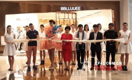 七月,粉蓝衣橱见证艺术与美的力量