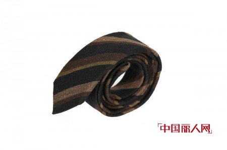 提前把礼物准备好给父亲一个惊喜