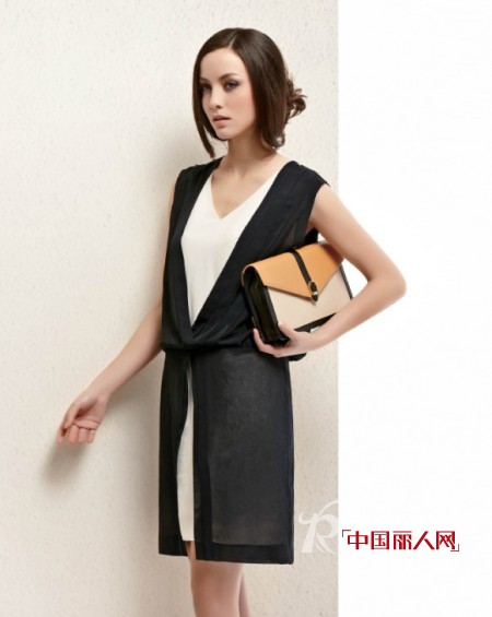 爱上GOLOMO高玛时尚女装 演绎轻熟女内心世界