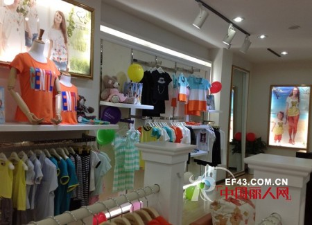 上流家族亲子装凯里专卖店携手阳光幼儿园举办亲子活动,欢庆六一