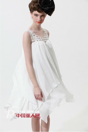 轻盈感雪纺长裙 尚默女装带你重温儿时梦想