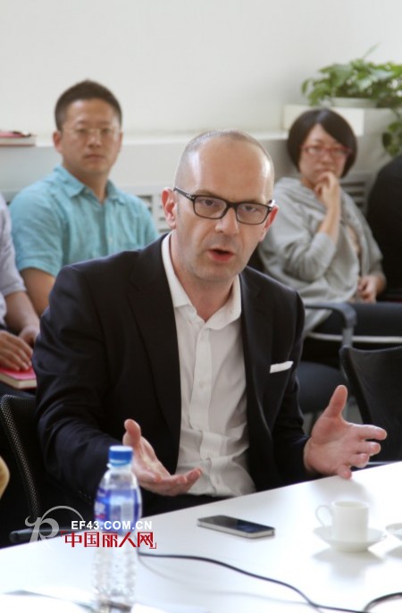 时装界大腕Simon Collins对话舒朗时尚