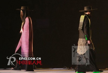 中国美院毕业秀在水中T台拉开帷幕