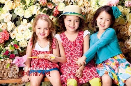 舒朗:把爱心献给孩子  让孩子快乐成长  舒朗爱心捐赠济南儿童福利院价值11万的衣物