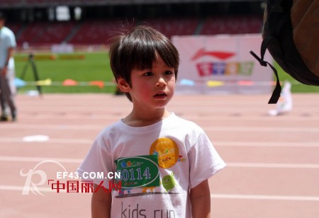 “六一”欢聚在鸟巢  李宁童装助力快乐儿童跑 2013“阳光鸟巢”快乐儿童跑在国家体育场欢乐举行