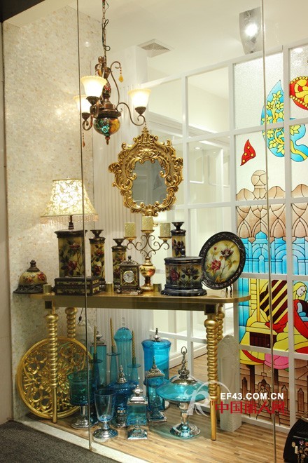 连奴品牌女装 完美呈现复古时尚风