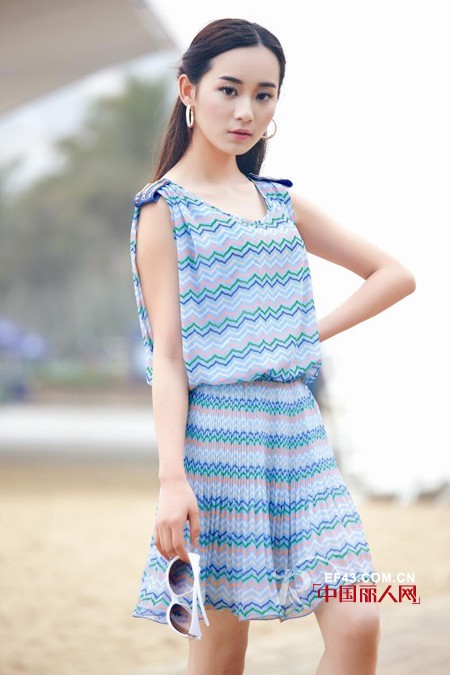 青花语女装 缔造纯情知性的淑女天地