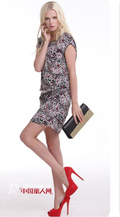 炎炎夏日 豹纹时尚单品如何搭配