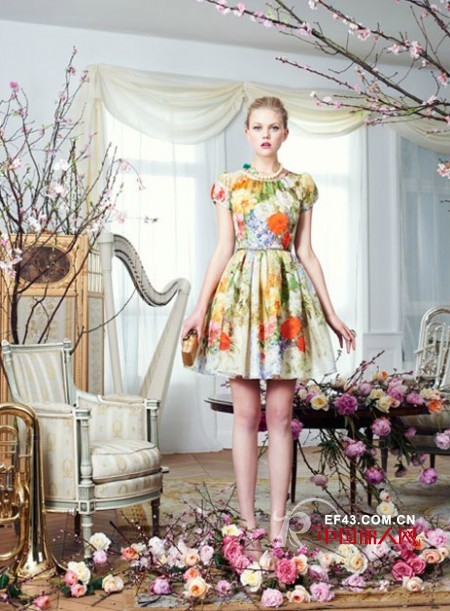 RENEEVON女装 印花小洋装散发贵族气质