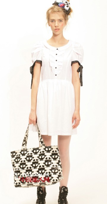 自然元素黑与白激情碰撞  简单中彰显时尚