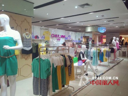 热烈庆祝储恋时尚女装甘肃省兰州市专卖店盛大开业