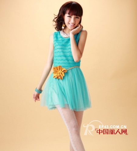 百馨娜夏季小清新搭配 带来甜蜜感觉