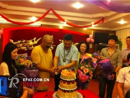 热烈庆祝深圳俪思女装2013年秋冬新品发布会圆满落幕