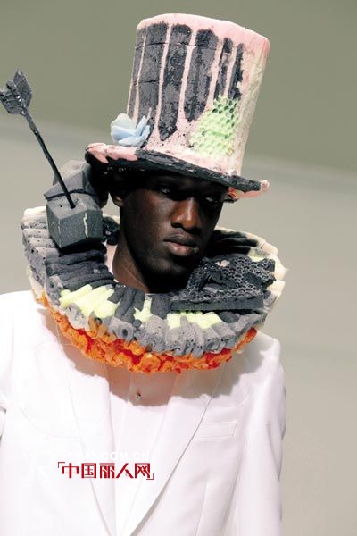 男人服装搭配也疯狂 新颖造型博您一笑