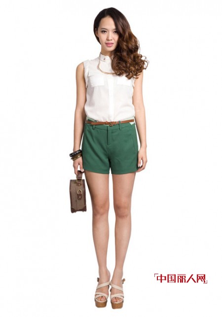 雪凡妮时尚女装 日系甜美清新打造职场OL女性