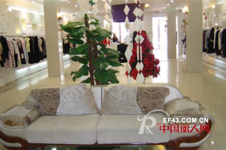 热烈庆祝时尚主播女装6月12日湖北新店盛大开业