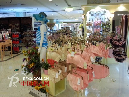 恭祝意娃娜内衣专柜在大连万达百货隆重开业