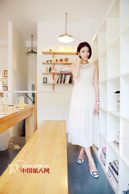 夏季街头一抹纯白 滋润你浮躁的心