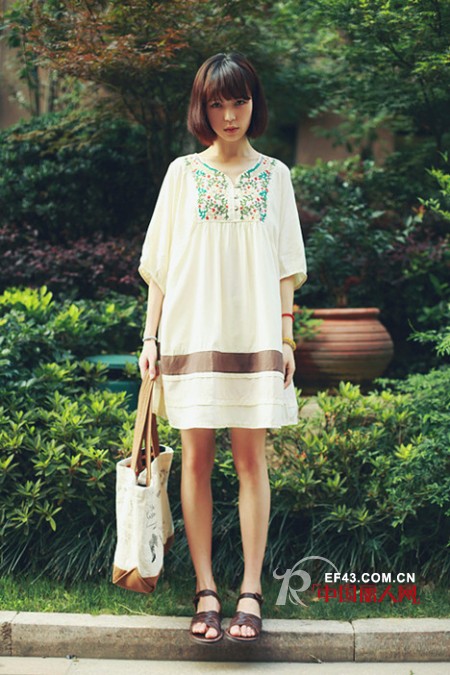 夏季街头一抹纯白 滋润你浮躁的心