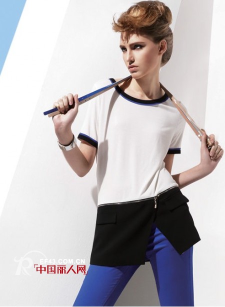 Gloari歌时尚女装 无需太多的色彩去诠释