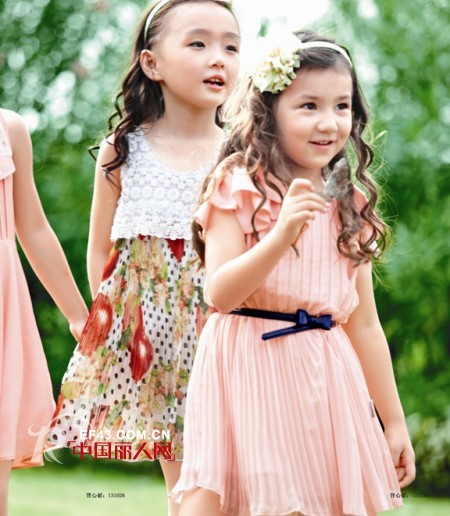 俄梅戛品牌童装 手拉手创造出美好的童年
