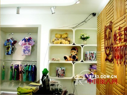 快乐丘比童装 复古波点时髦出街抢镜