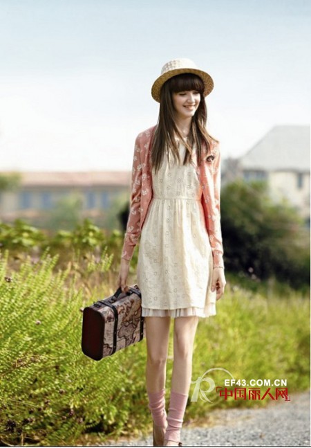 天衣布品少淑女装  都市女性时尚生活的影射