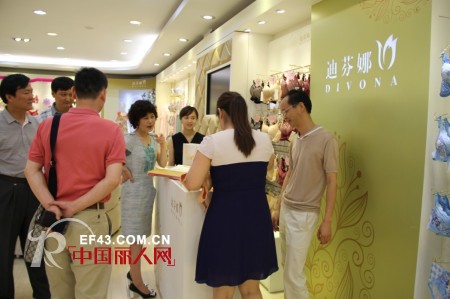 热烈欢迎信阳市平桥区常务副区长王亚玲一行访问迪芬娜集团