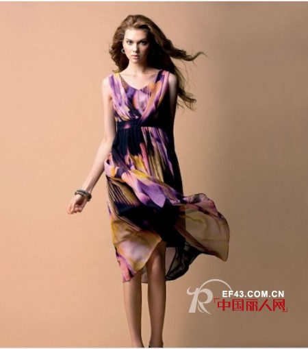 杰西女装2013夏季连衣裙  彰显独特的品牌魅力