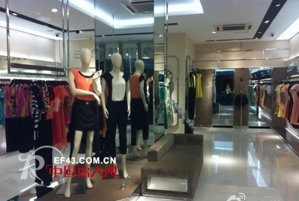 热烈庆祝三彩女装景宁专卖店将于6月29号盛大开业