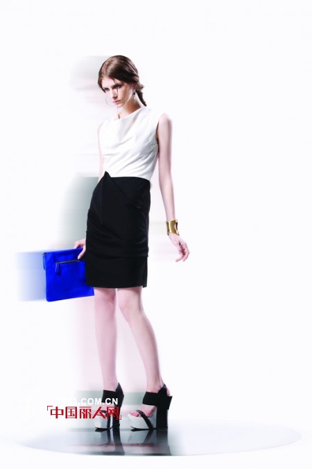 艺术空间女装  用灵魂做出纯粹设计