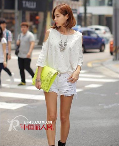仲夏亮丽新风尚 T恤配短裤抢吸睛