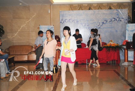 热烈祝贺伊袖女装2013冬装新品发布会圆满成功