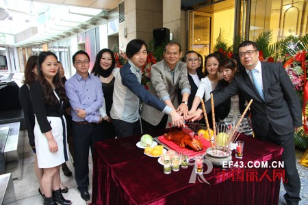 嘉奈芘the Carnaby上海海外滩名品汇示范店迎来满月