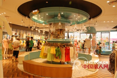 洛可可时尚女装2013冬季新品发布会邀您共赏