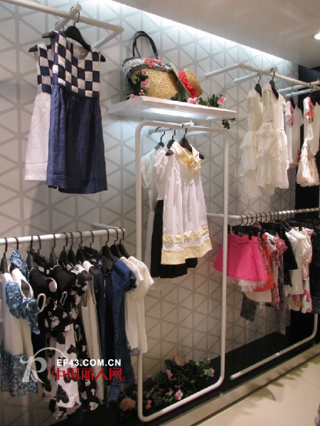 唯路易无锡奥特莱斯宝大祥店铺全新开业