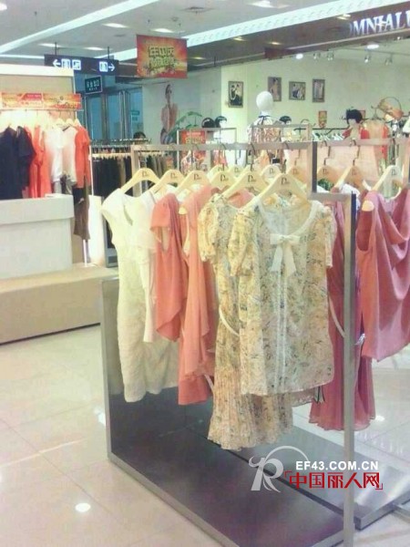 迪图女装强势入驻河南信阳大商新玛特购物广场