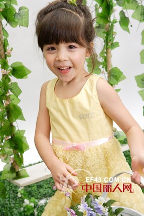 美孩子童装 盛夏充满童趣的季节