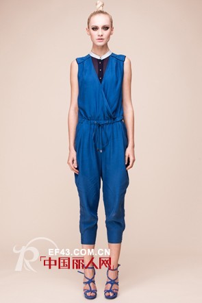 爱城市时尚女装夏季新品  用绚丽色彩渲染艺术时尚