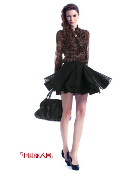 iisa亿姗女装登陆第十三届深圳服装展