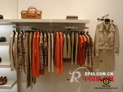 欧力丝品牌女装专卖店陈列方法
