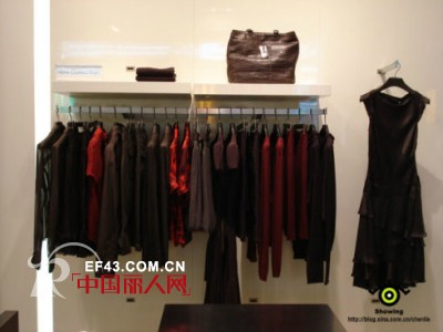 欧力丝品牌女装专卖店陈列方法