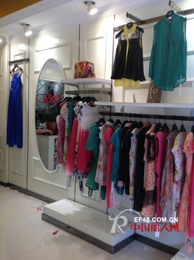欧力丝品牌女装专卖店陈列方法