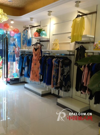欧力丝品牌女装专卖店陈列方法