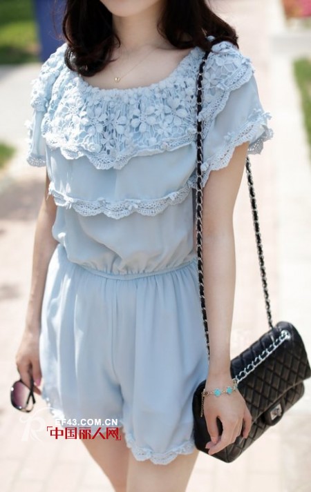 连体裤穿出可爱look  甜美风格腻到他心