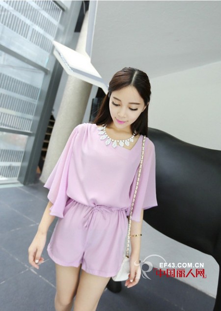 连体裤穿出可爱look  甜美风格腻到他心