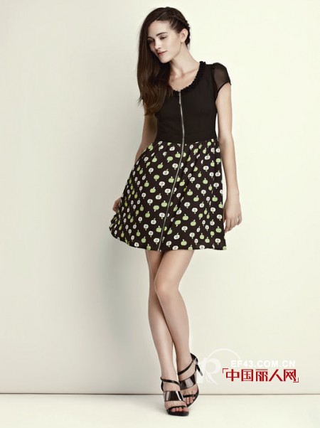 艾莱依2013夏季连衣裙系列  数码图案亮花双眼
