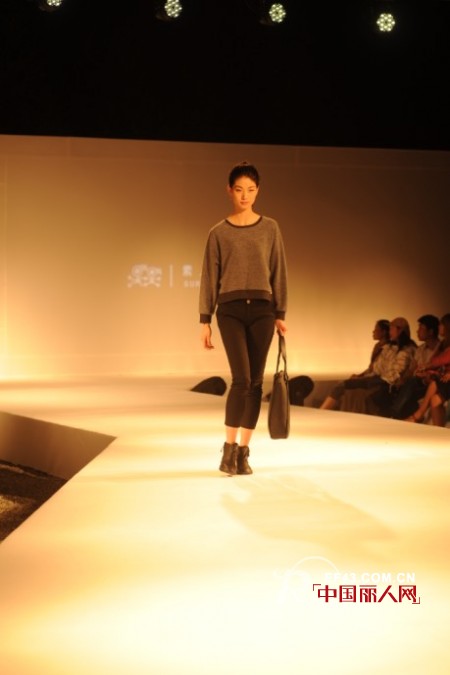 恭贺素人手工皮具制作2013秋冬发布会圆满成功